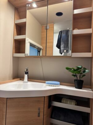 2026 Knaus Sudwind 580 QS caravan washroom