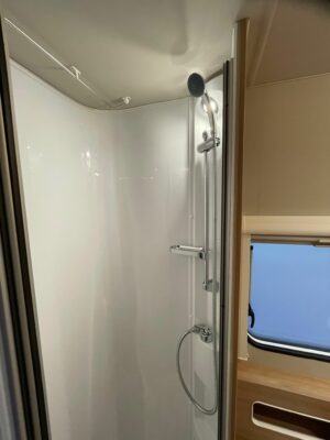 2026 Knaus Sudwind 580 QS caravan shower