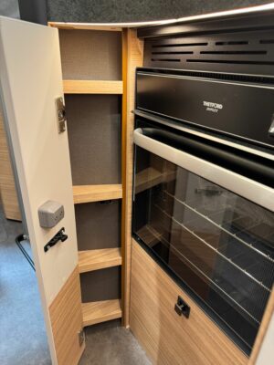 2026 Malibu I 470 RB-LE K motorhome kitchen