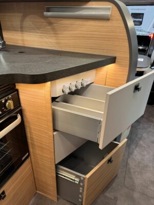 2026 Malibu I 470 RB-LE K motorhome kitchen drawers