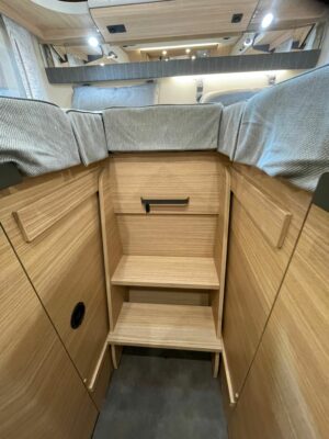 2026 Malibu I 470 RB-LE K motorhome steps to bed