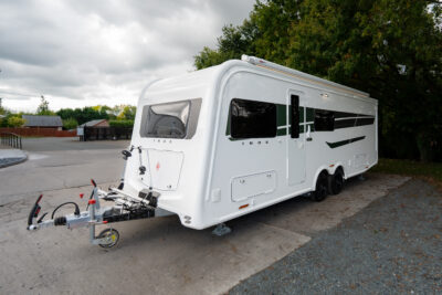 Fifth wheel inos slide out caravan
