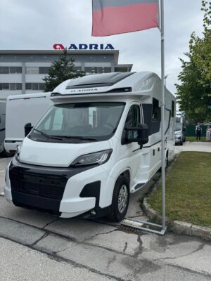 027 Adria Coral Select 670 DL